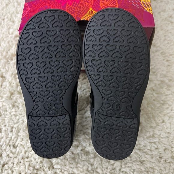 Girls Size 6 Rachel Shoes With Black Patent Leather Bow NIB - Picture 3 of 8